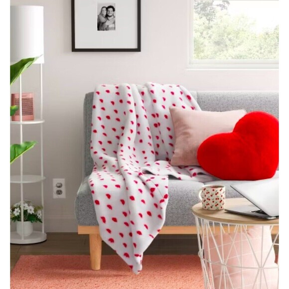 Valentines Heart Shaped Fluffy Throw Pillow 18” Pink - New - Picture 2 of 5